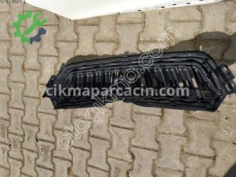 Skoda Kamiq Ön Panjur çıkma parça