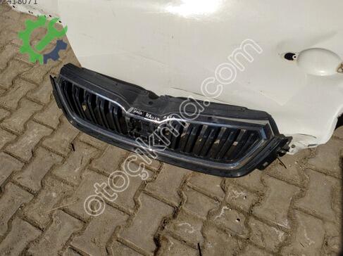 Skoda Kamiq Ön Panjur çıkma parça
