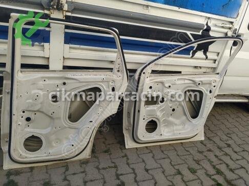 Skoda Karoq Sağ Ön Kapı çıkma parça