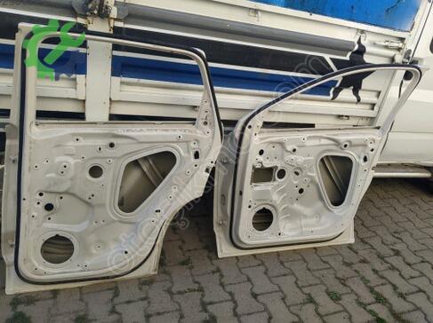 Skoda Karoq Sağ Ön Kapı çıkma parça