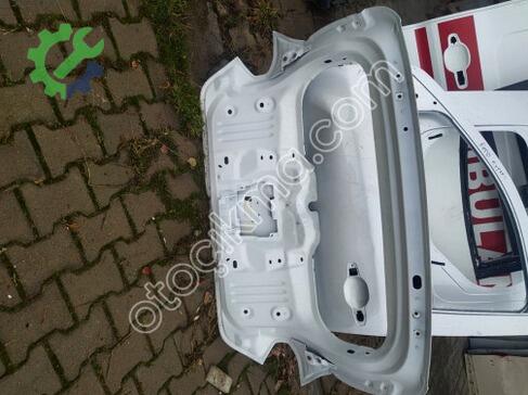 Dacia Sandero Bagaj Kapağı çıkma parça