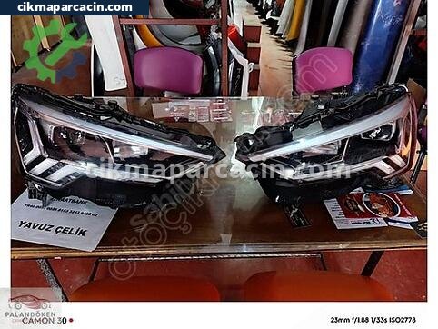 Audi Q3 Sağ Ön Far çıkma parça