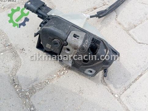 Peugeot Rifter Sağ Ön Kapı Kilidi çıkma parça