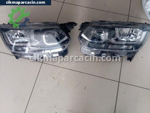 Toyota Proace City Sağ Ön Far çıkma parça