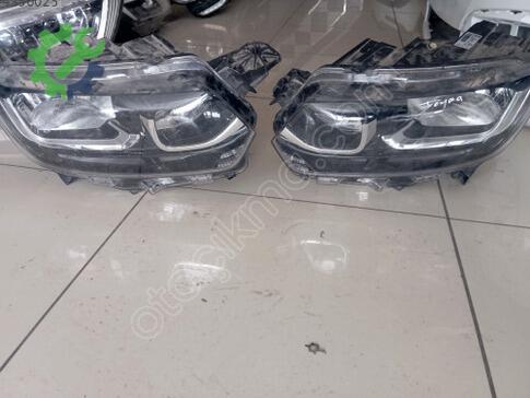 Toyota Proace City Sağ Ön Far çıkma parça