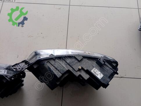 Toyota Proace City Sağ Ön Far çıkma parça