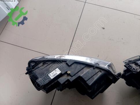 Toyota Proace City Sağ Ön Far çıkma parça