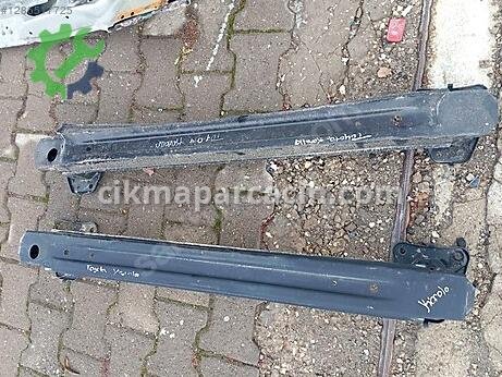 Toyota Corolla Arka Tampon Demiri çıkma parça
