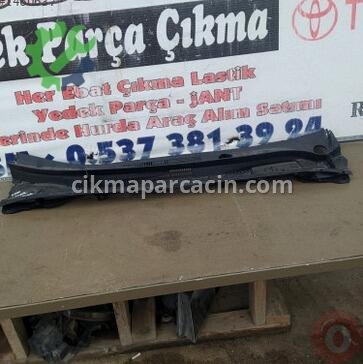 Toyota Corolla Ön Cam Izgarası çıkma parça
