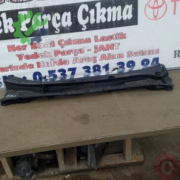 Toyota Corolla Ön Cam Izgarası çıkma parça