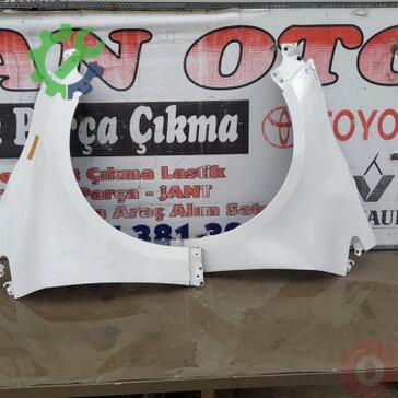 Toyota Corolla Sağ Ön Çamurluk çıkma parça