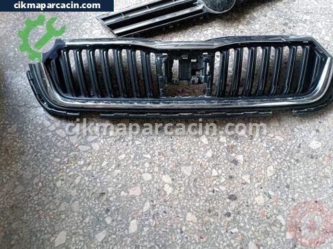 Skoda Octavia Ön Panjur çıkma parça