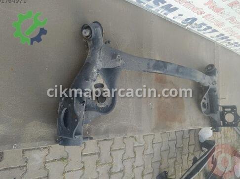 Suzuki Vitara Arka Dingil çıkma parça