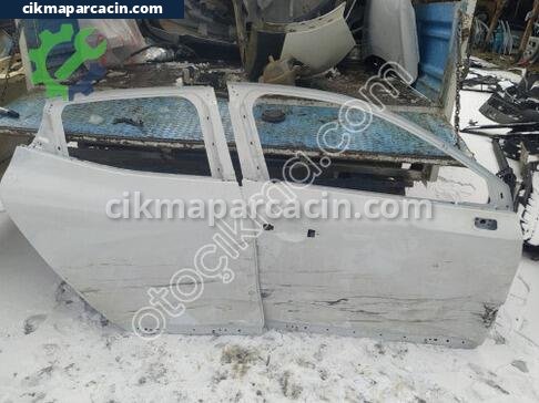 Renault Clio Sağ Ön Kapı çıkma parça