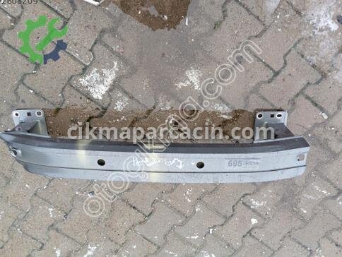 Toyota Hilux Ön Tampon Demiri çıkma parça