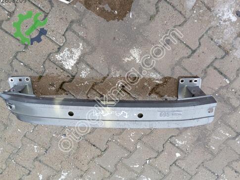 Toyota Hilux Ön Tampon Demiri çıkma parça