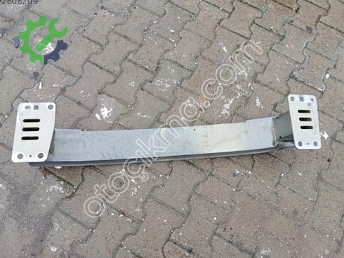 Toyota Hilux Ön Tampon Demiri çıkma parça