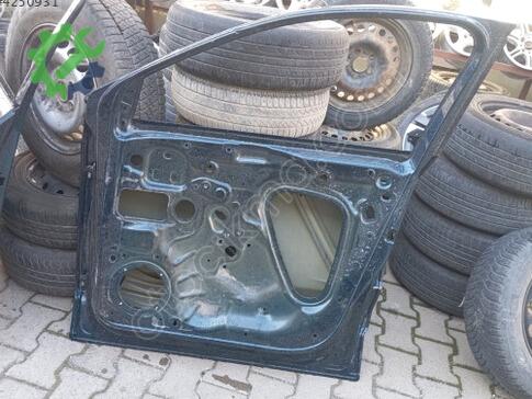 Skoda Karoq Sağ Ön Kapı çıkma parça
