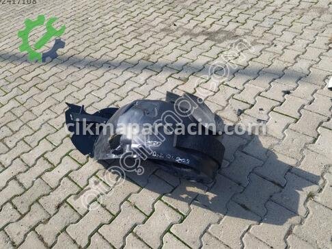 Audi Q3 Davlumbaz çıkma parça