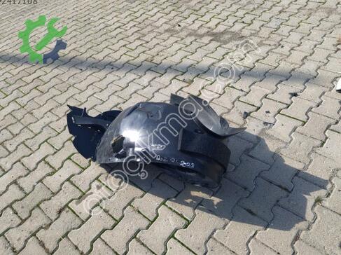 Audi Q3 Davlumbaz çıkma parça