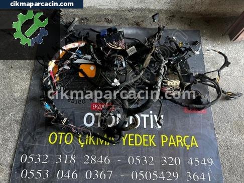 Renault Fluence Göğüs çıkma parça
