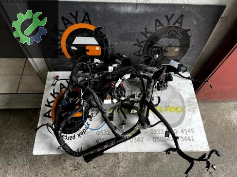 Renault Megane Göğüs 240183928S çıkma parça