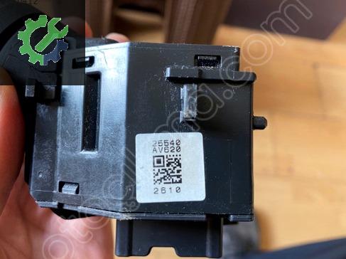 Nissan Almera Silecek Kolu 25540AV620 çıkma parça