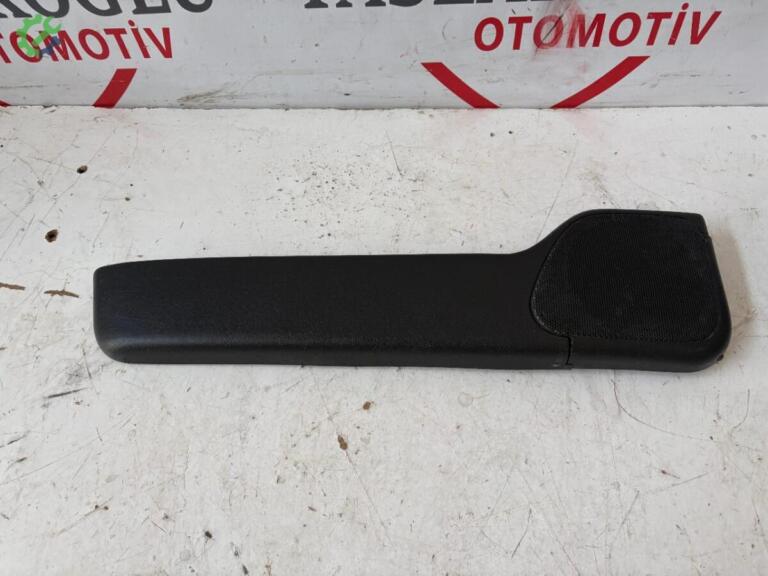 Volkswagen Polo Kapı Döşemesi çıkma parça