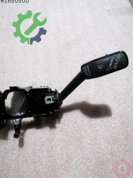 Volkswagen Polo Sinyal Kolu 2Q0953521AD çıkma parça