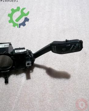 Volkswagen Polo Sinyal Kolu 2Q0953521AF çıkma parça