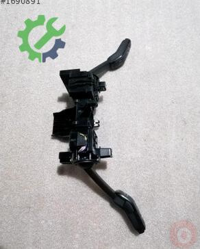 Volkswagen Polo Sinyal Kolu 2Q0953521AF çıkma parça