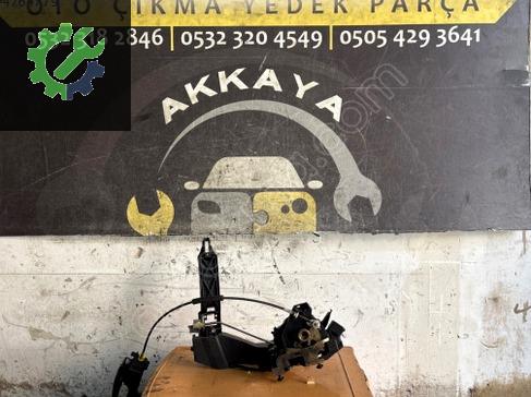 Ford Focus Sol Ön Kapı Kilidi 2S4A-A21813-CB çıkma parça