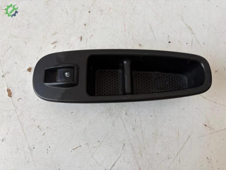 Fiat 500 Cam Düğmesi çıkma parça