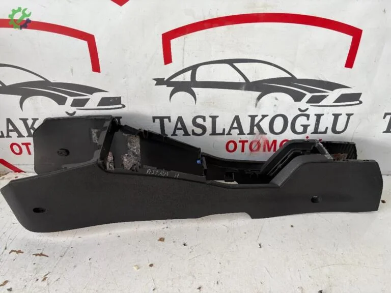 Opel Astra Orta Konsol çıkma parça