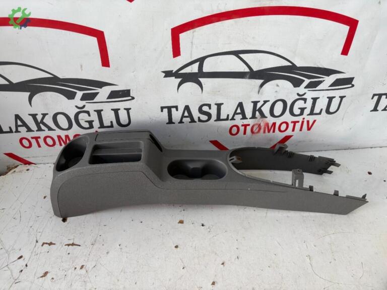 Volkswagen Caddy Orta Konsol çıkma parça