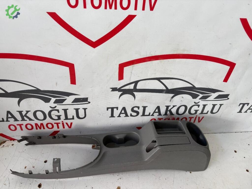 Volkswagen Caddy Orta Konsol çıkma parça