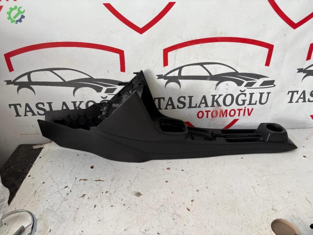 Volkswagen Polo Orta Konsol çıkma parça