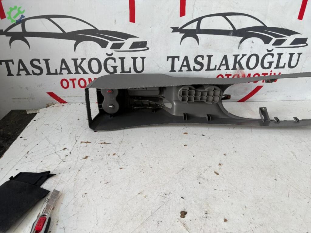 Volkswagen Caddy Orta Konsol çıkma parça