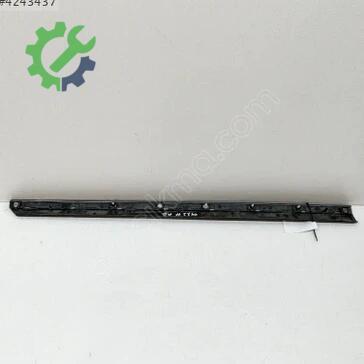 Volkswagen Passat Kapı Çıtası 3G0854949K çıkma parça