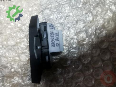 Volkswagen Passat Merkezi Kilit Motoru 3G0962126A çıkma parça