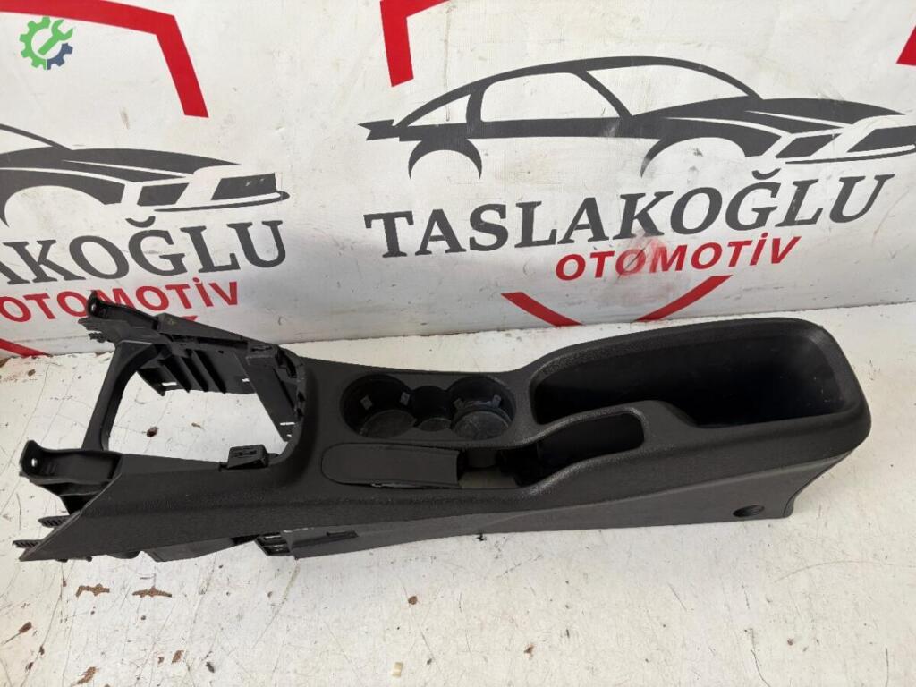 Ford Tourneo Courier Orta Konsol çıkma parça