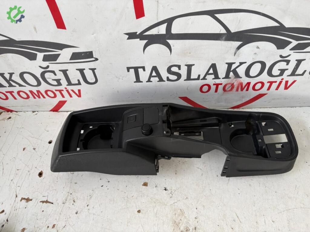 Renault Kangoo Orta Konsol çıkma parça