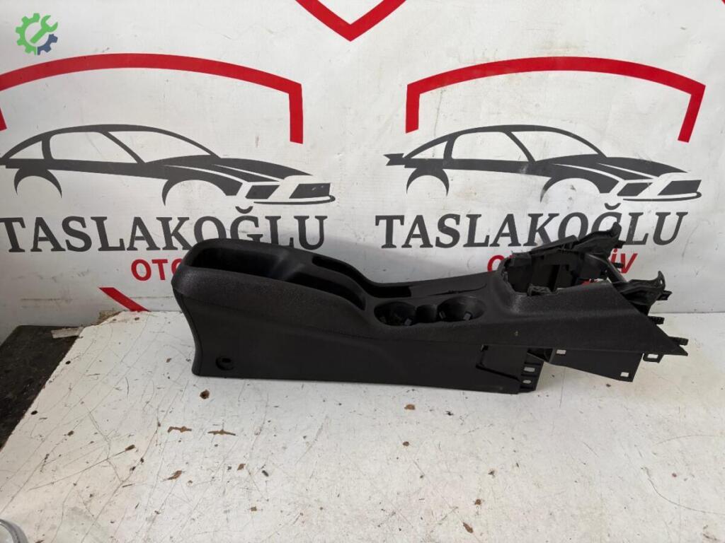 Ford Tourneo Courier Orta Konsol çıkma parça