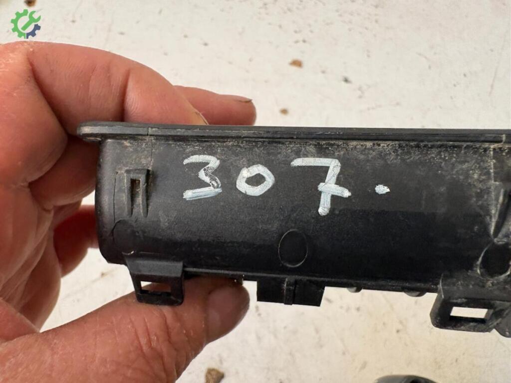 Peugeot 307 Kalorifer Izgarası çıkma parça