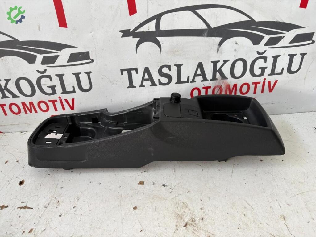 Renault Kangoo Orta Konsol çıkma parça