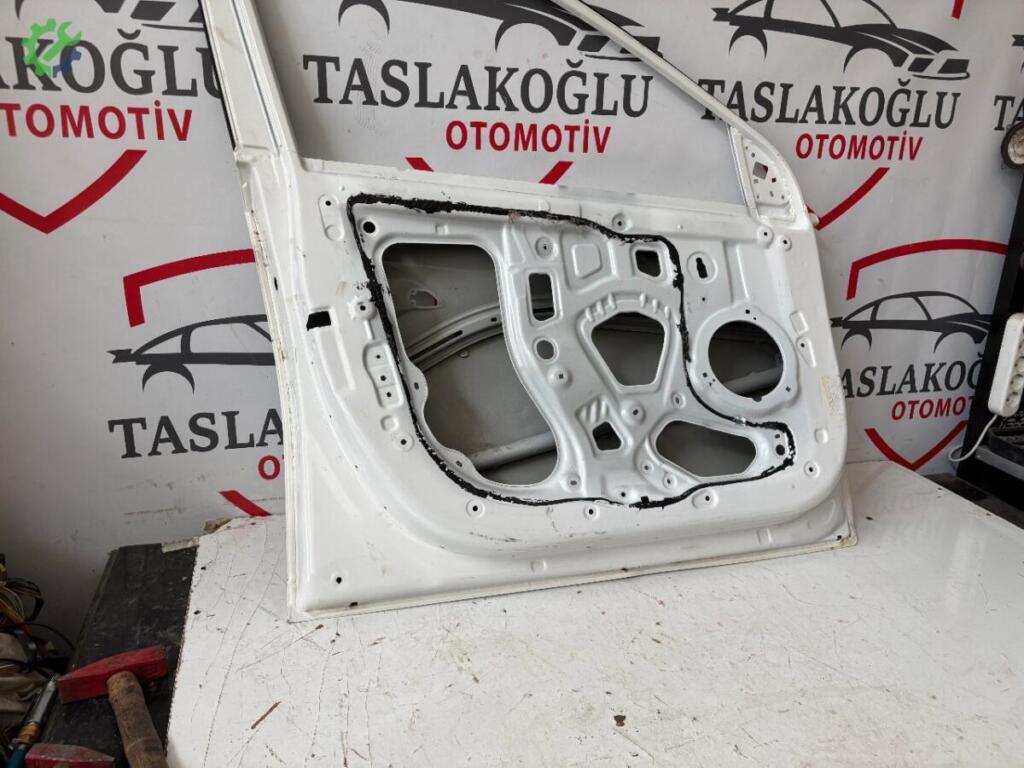 Hyundai i20 Sol Ön Kapı çıkma parça