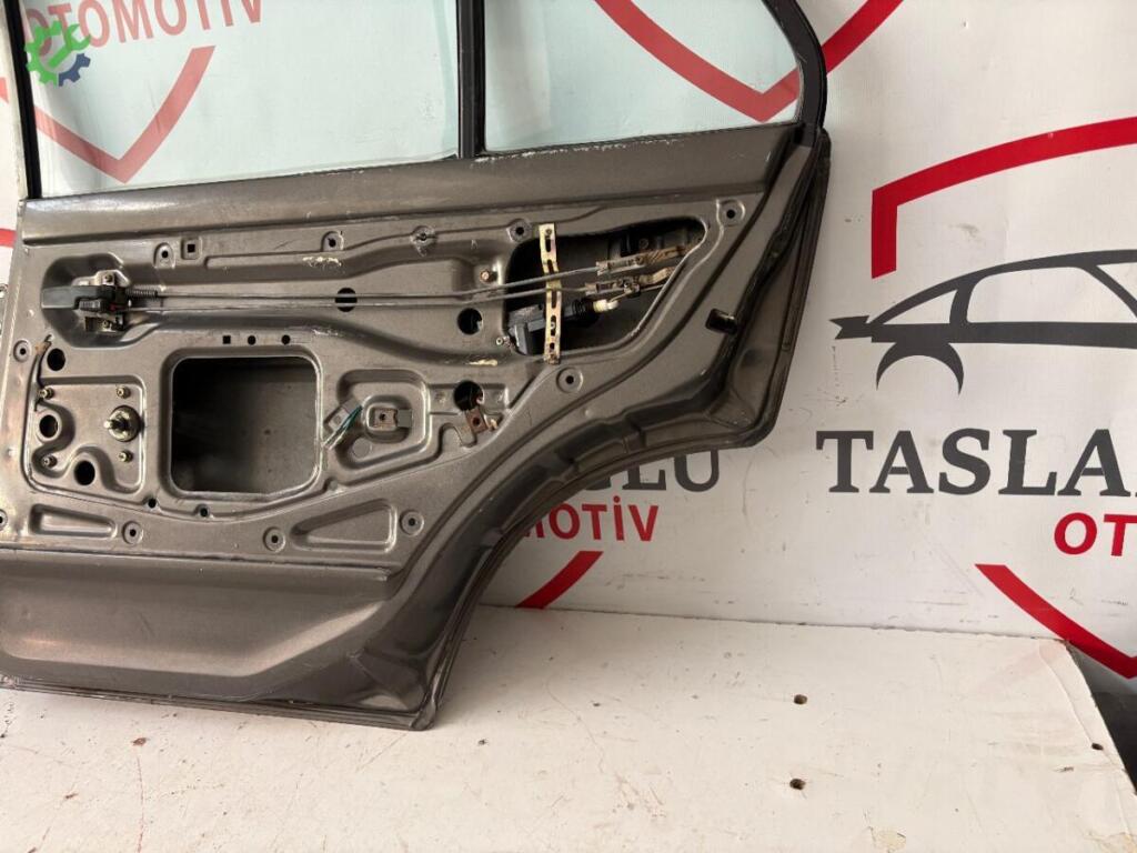 Subaru Justy Sağ Arka Kapı çıkma parça