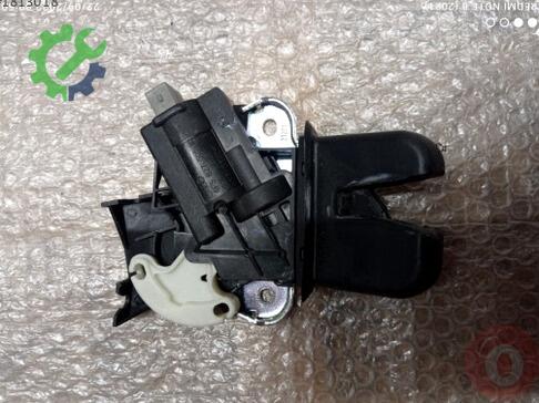 Volkswagen Passat Bagaj 4F5827505D çıkma parça