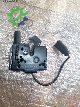 Volkswagen Caddy Kaput Kilidi 4K0823509 çıkma parça