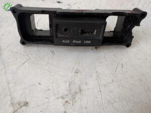 HYUNDAİ İ20 USB AUX GİRİŞ KONNEKTORÜ